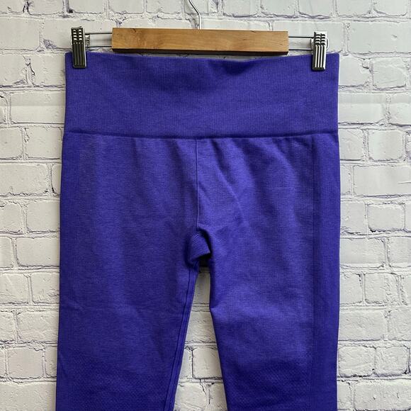 Lululemon Purple Cropped Knee Length Athletic Leggings 8 Workout Athleisure - Picture 5 of 8